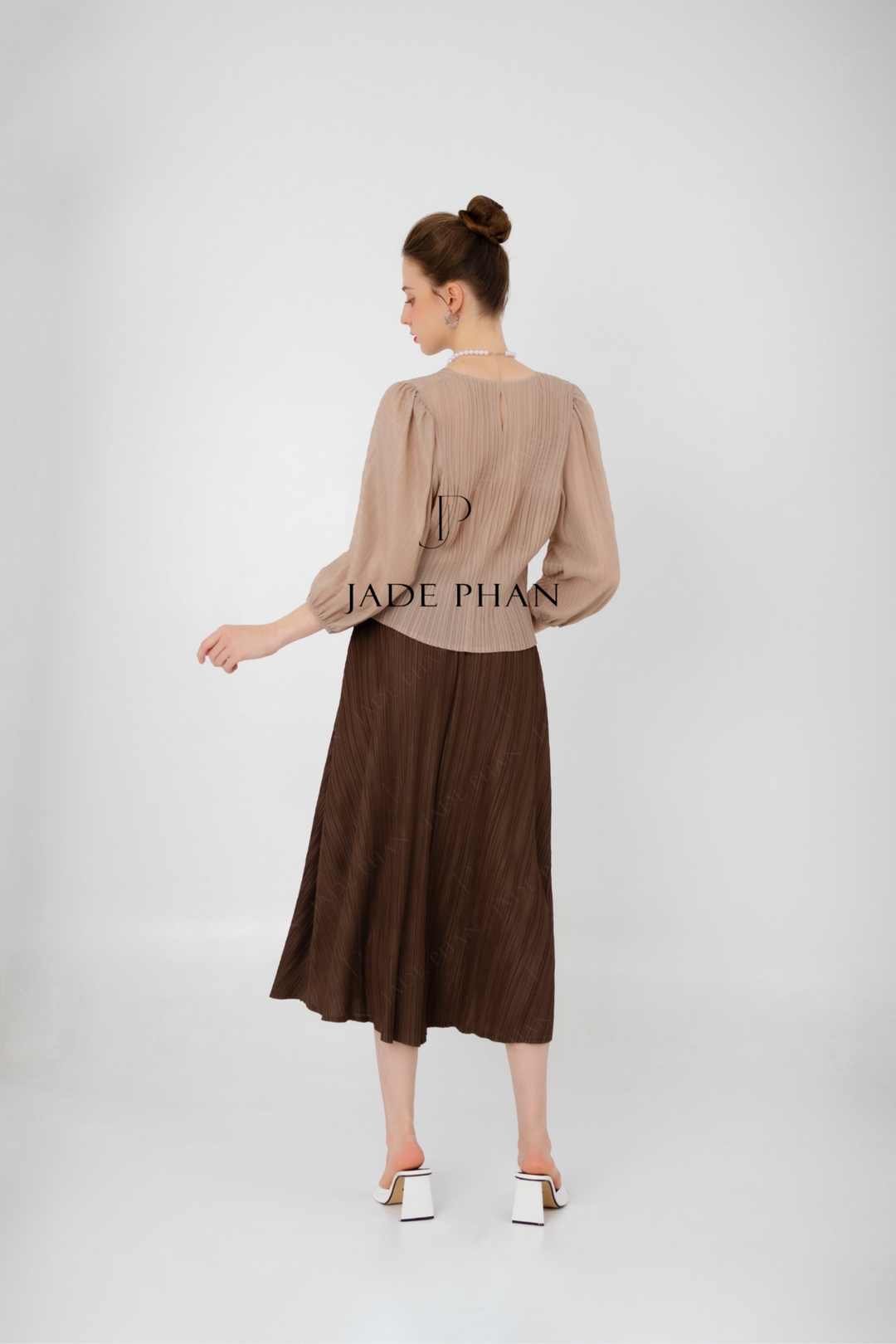 SET Pensee pleated Top Beige& Berthe pleated skirt Brown